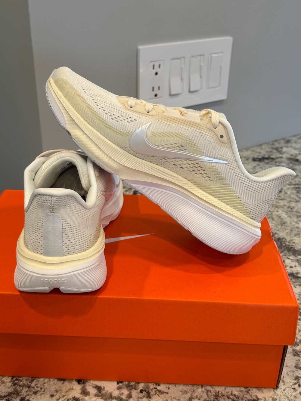 Womens Nike Pegasus 42 - Picture 2 of 5